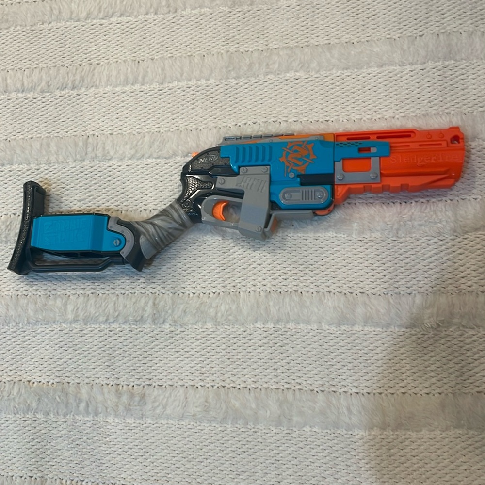 Nerf zombie strike sledge fire dart toy gun 2012 Hasbro Outdoor rifle